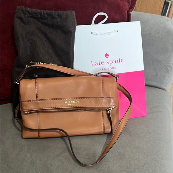 kate spade Handbags - Kate Spade Tan Leather Crossbody Bag with Dust Bag and Gift Bag